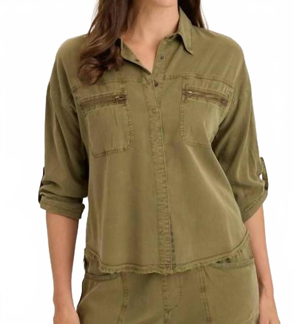 NEW WEARABLES knapp utility twill top in leafy green